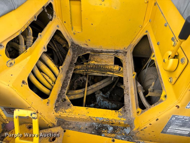 image for item EN5001 2001 Komatsu  D65EX-12 dozer