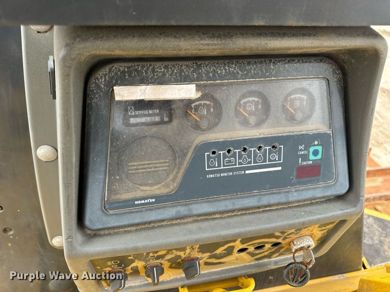 image for item EN5001 2001 Komatsu  D65EX-12 dozer