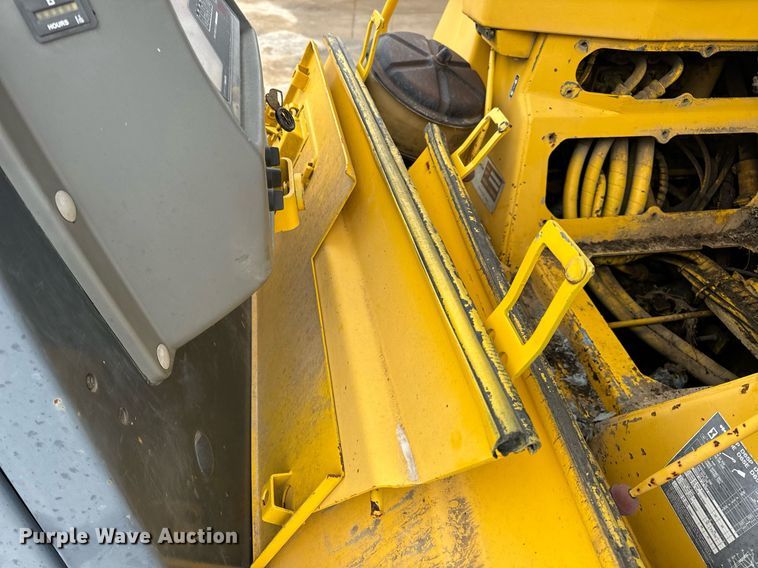 image for item EN5001 2001 Komatsu  D65EX-12 dozer