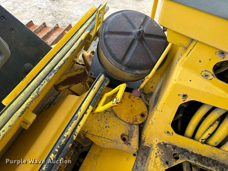 image for item EN5001 2001 Komatsu  D65EX-12 dozer