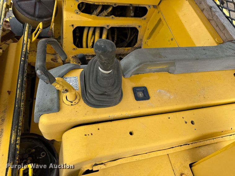 image for item EN5001 2001 Komatsu  D65EX-12 dozer