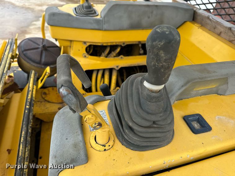 image for item EN5001 2001 Komatsu  D65EX-12 dozer