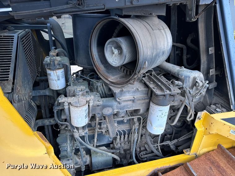 image for item EN5001 2001 Komatsu  D65EX-12 dozer