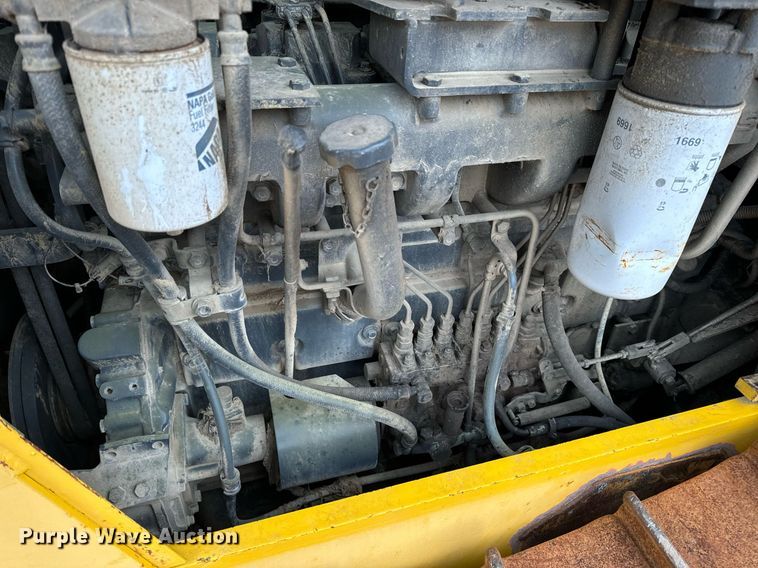 image for item EN5001 2001 Komatsu  D65EX-12 dozer