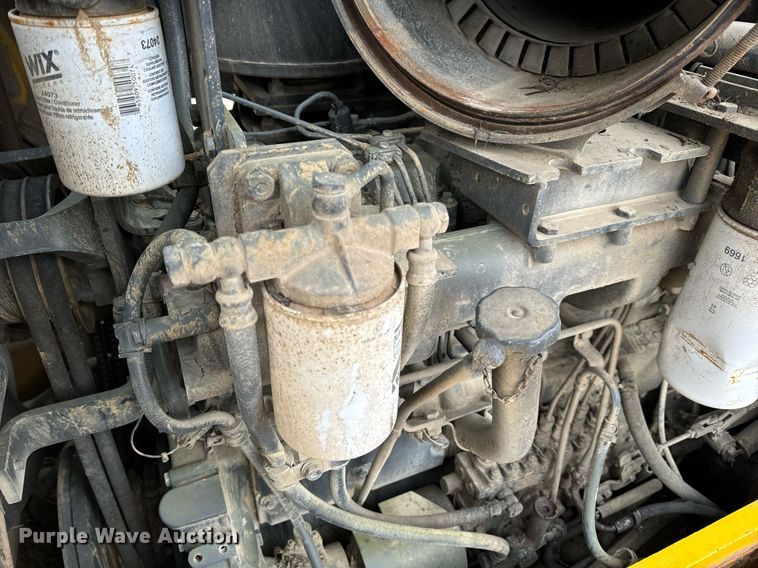 image for item EN5001 2001 Komatsu  D65EX-12 dozer