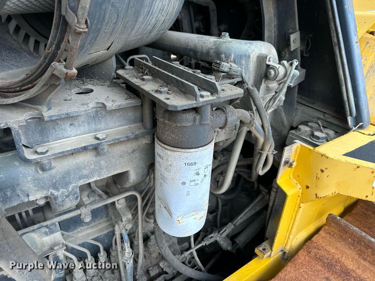 image for item EN5001 2001 Komatsu  D65EX-12 dozer