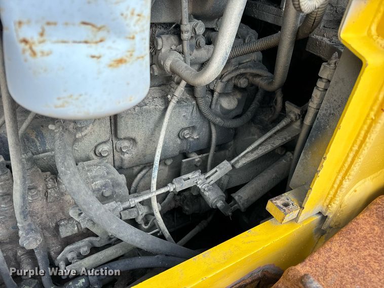image for item EN5001 2001 Komatsu  D65EX-12 dozer