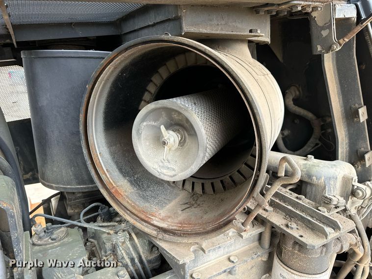 image for item EN5001 2001 Komatsu  D65EX-12 dozer