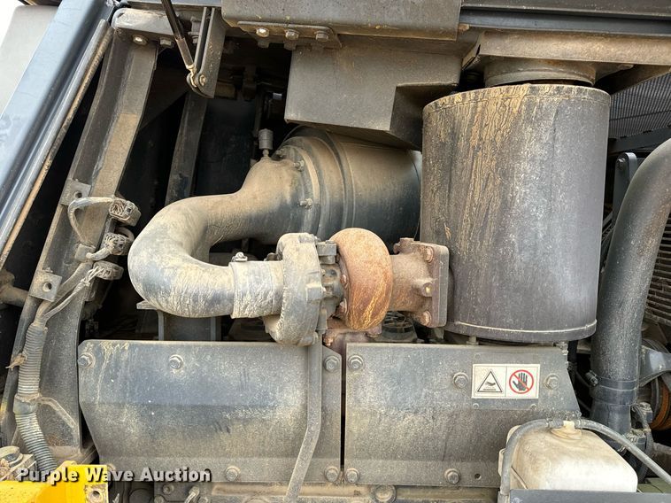 image for item EN5001 2001 Komatsu  D65EX-12 dozer