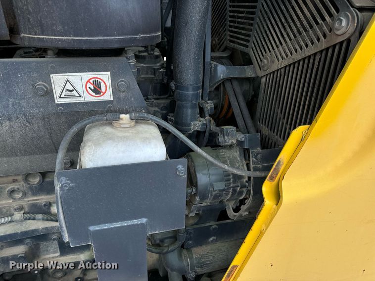 image for item EN5001 2001 Komatsu  D65EX-12 dozer