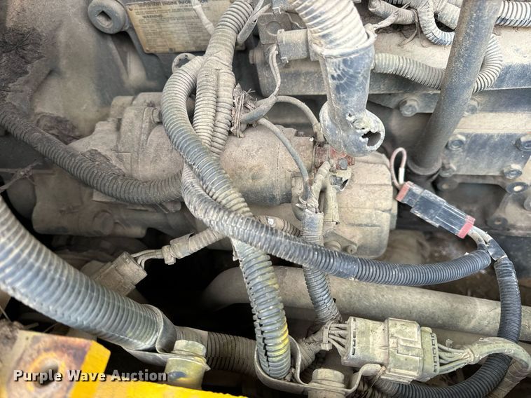 image for item EN5001 2001 Komatsu  D65EX-12 dozer