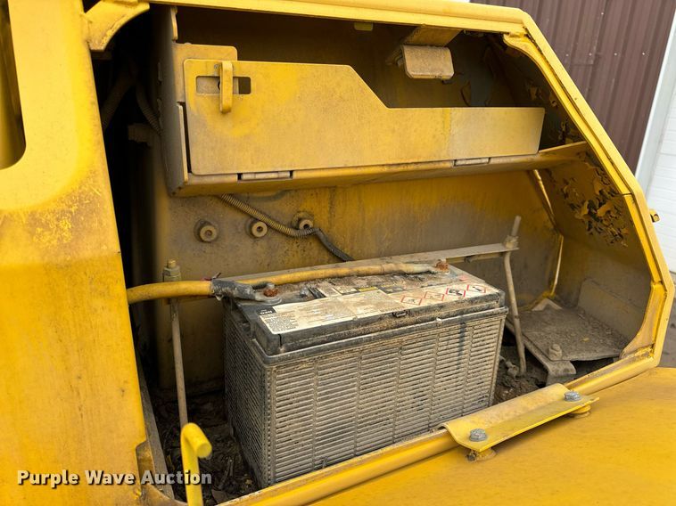 image for item EN5001 2001 Komatsu  D65EX-12 dozer