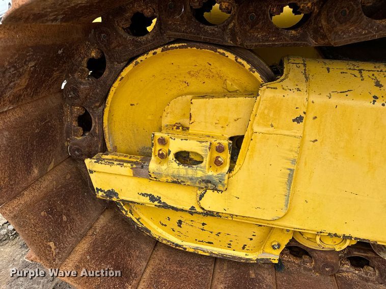 image for item EN5001 2001 Komatsu  D65EX-12 dozer