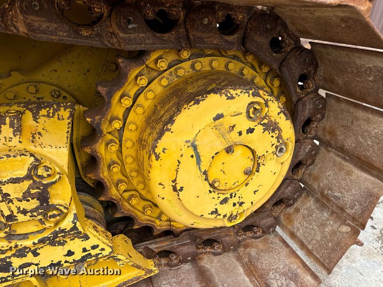 image for item EN5001 2001 Komatsu  D65EX-12 dozer