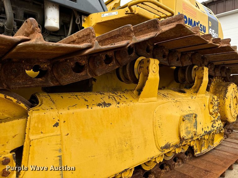 image for item EN5001 2001 Komatsu  D65EX-12 dozer