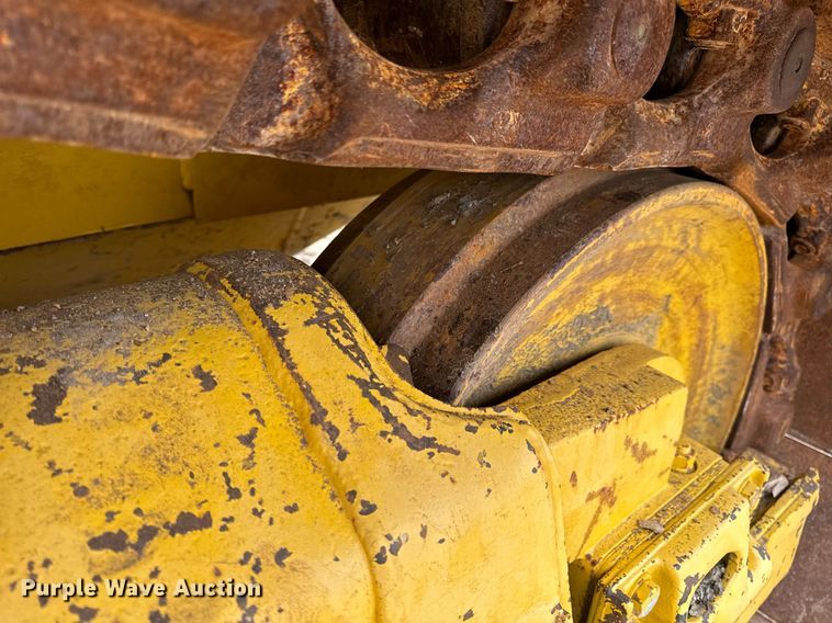 image for item EN5001 2001 Komatsu  D65EX-12 dozer