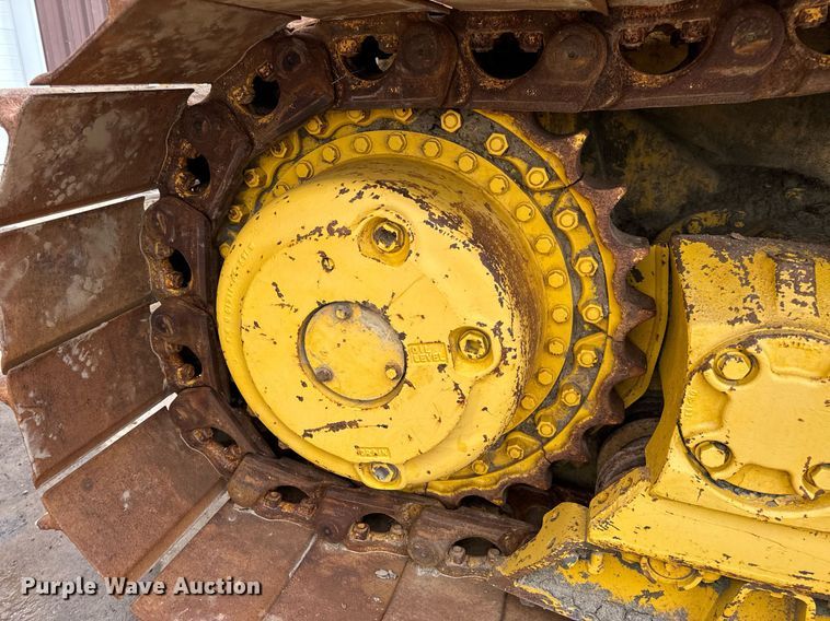 image for item EN5001 2001 Komatsu  D65EX-12 dozer