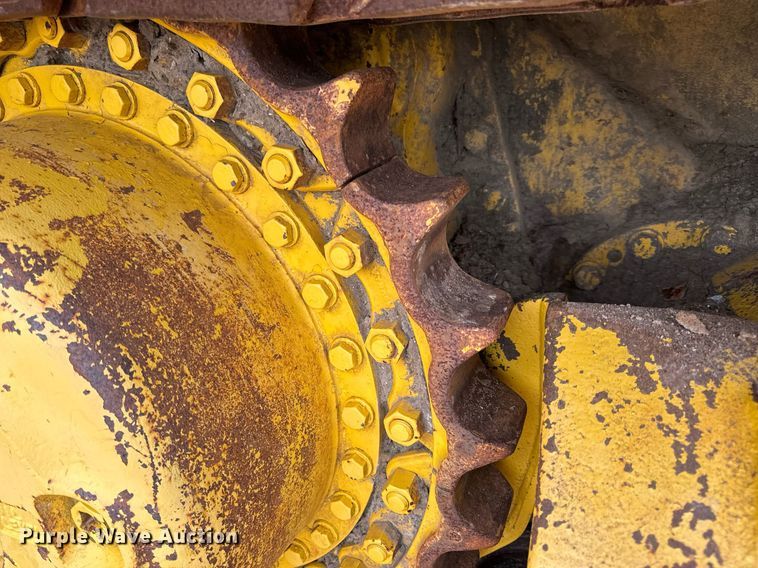 image for item EN5001 2001 Komatsu  D65EX-12 dozer