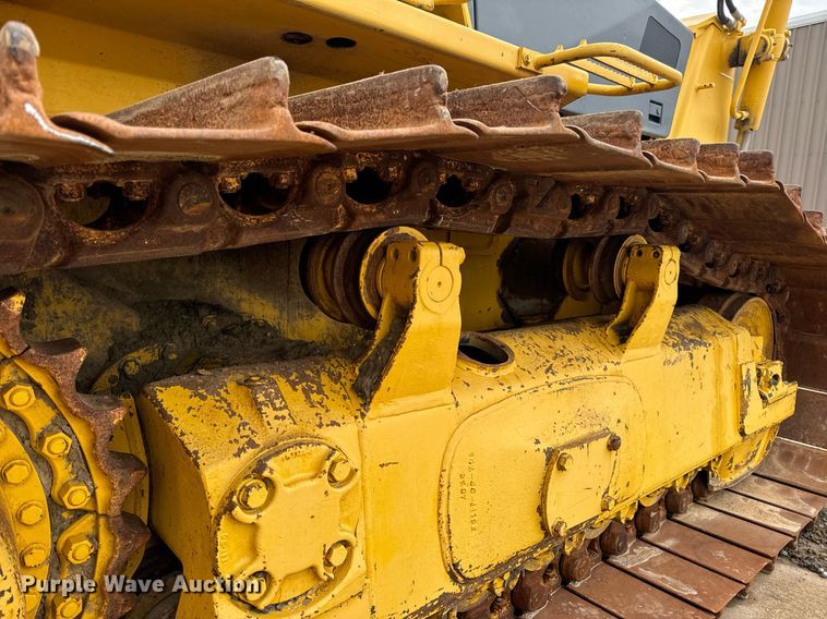 image for item EN5001 2001 Komatsu  D65EX-12 dozer