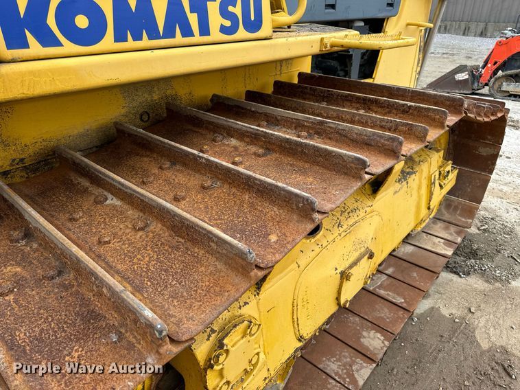 image for item EN5001 2001 Komatsu  D65EX-12 dozer