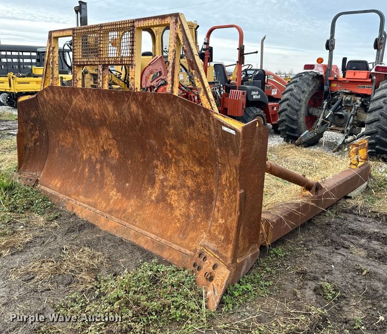 image for item EN5005 Komatsu 4CA31-B dozer blade