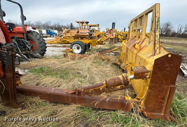 image for item EN5005 Komatsu 4CA31-B dozer blade
