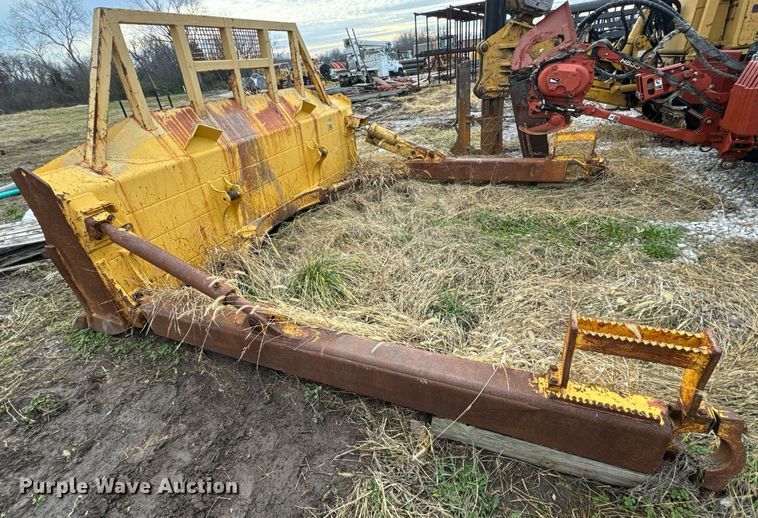 image for item EN5005 Komatsu 4CA31-B dozer blade