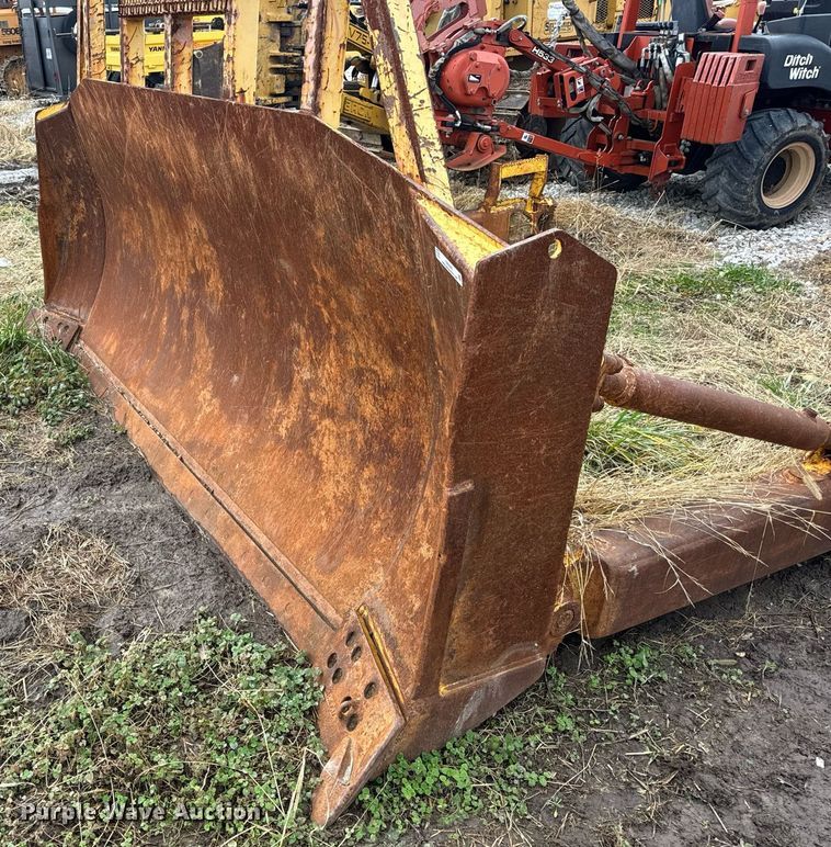 image for item EN5005 Komatsu 4CA31-B dozer blade