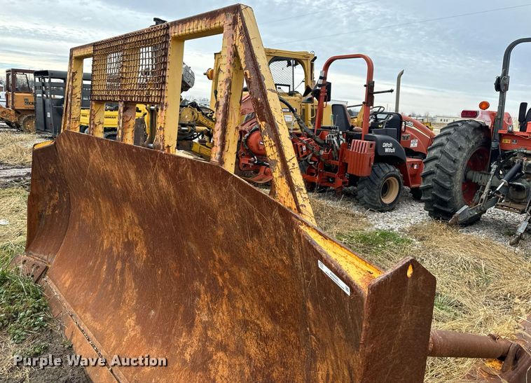 image for item EN5005 Komatsu 4CA31-B dozer blade