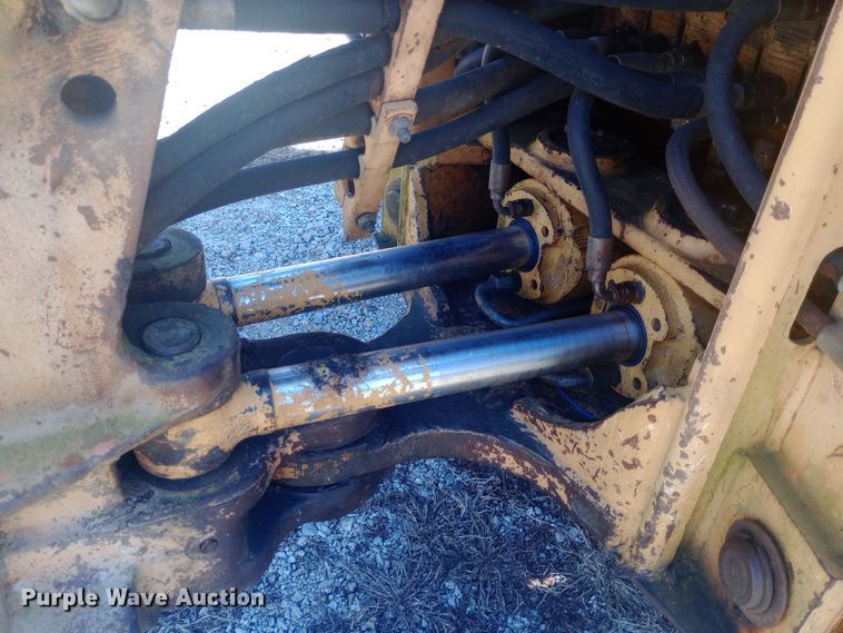 image for item EN8643 1994 New Holland 555D backhoe