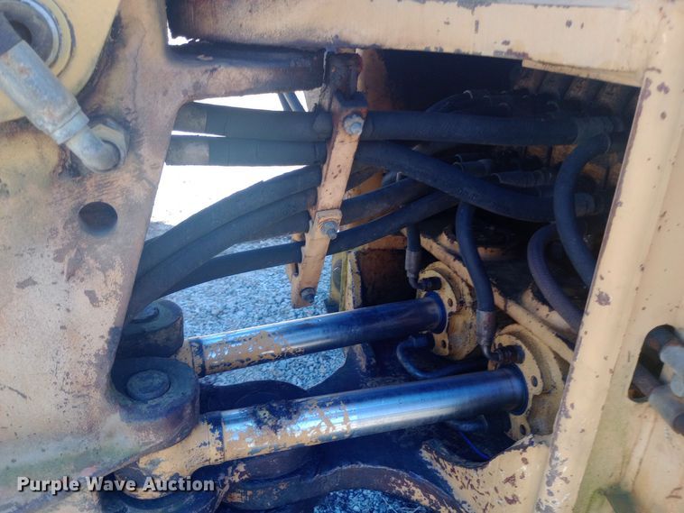 image for item EN8643 1994 New Holland 555D backhoe