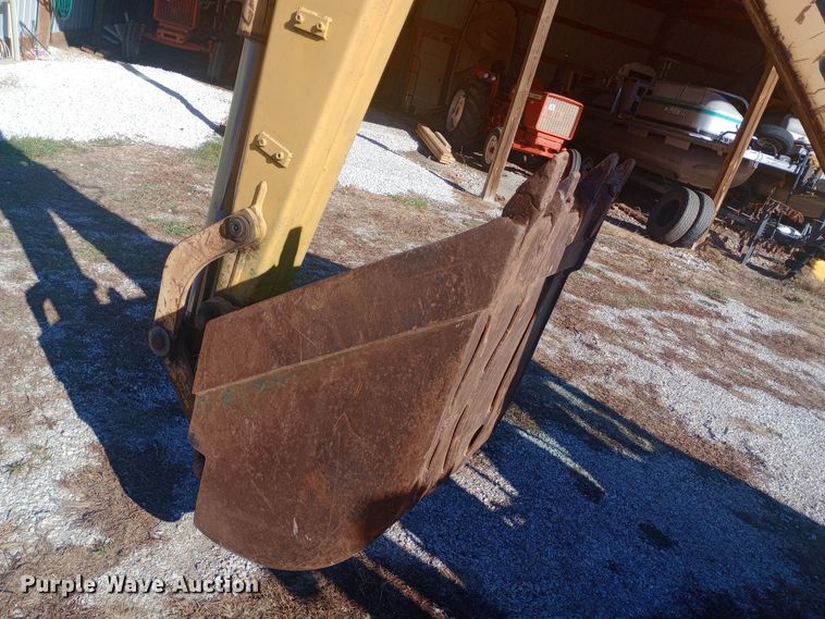 image for item EN8643 1994 New Holland 555D backhoe