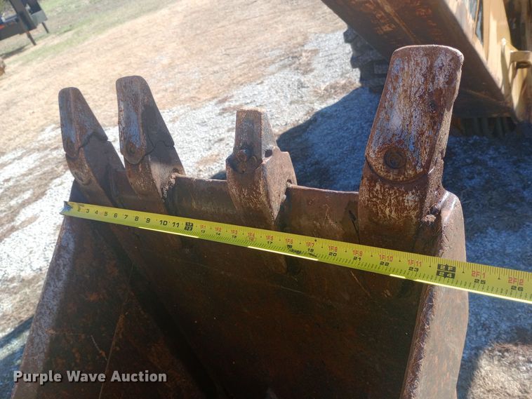 image for item EN8643 1994 New Holland 555D backhoe