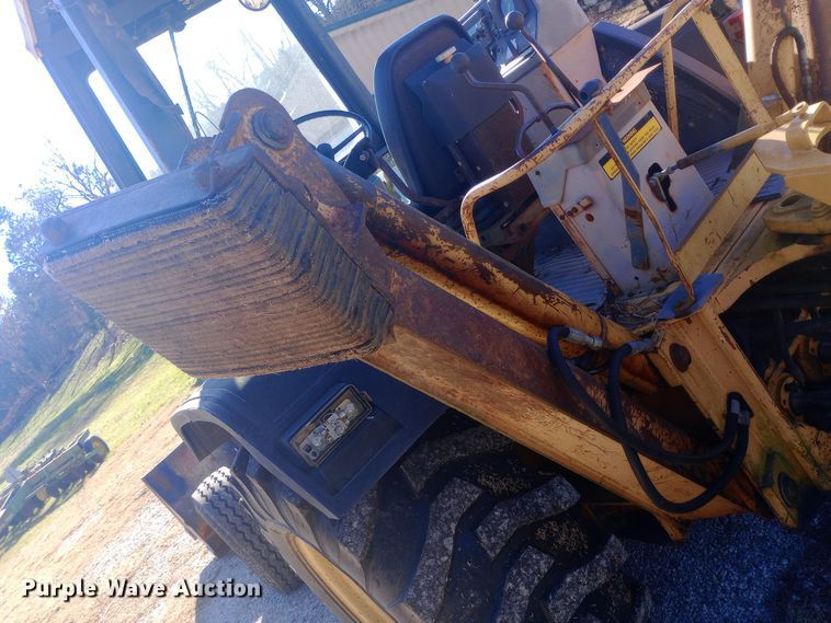image for item EN8643 1994 New Holland 555D backhoe