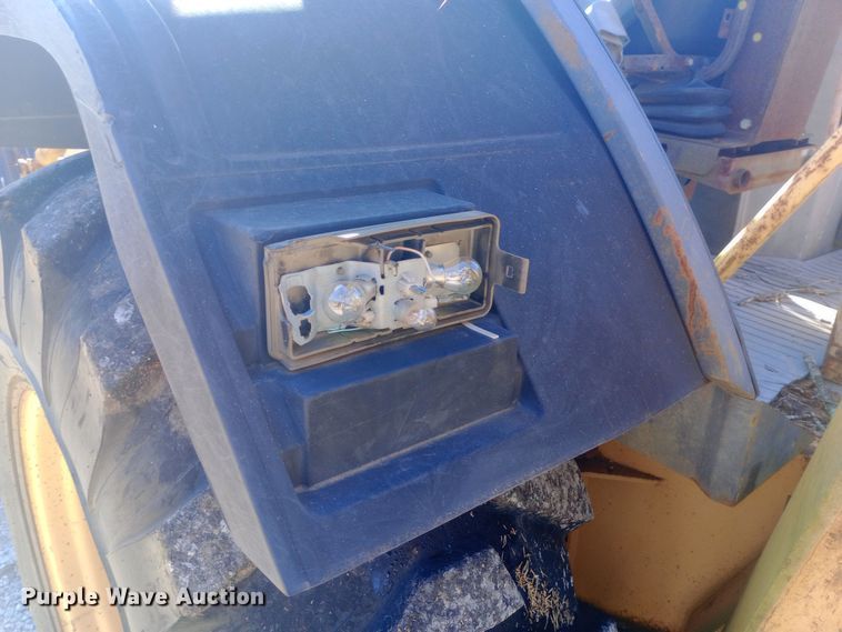 image for item EN8643 1994 New Holland 555D backhoe