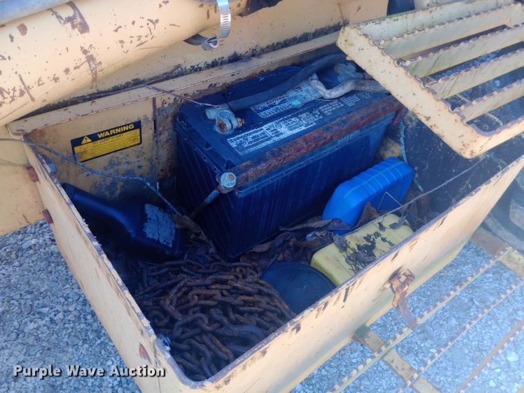 image for item EN8643 1994 New Holland 555D backhoe