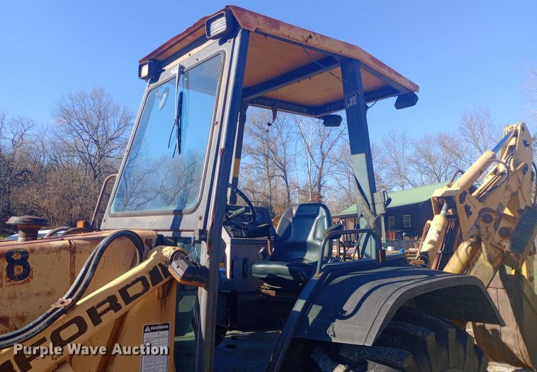 image for item EN8643 1994 New Holland 555D backhoe