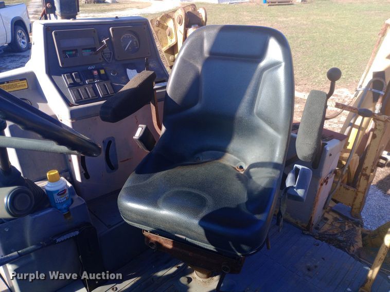 image for item EN8643 1994 New Holland 555D backhoe