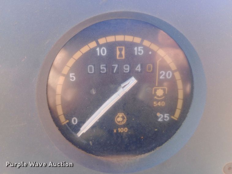 image for item EN8643 1994 New Holland 555D backhoe