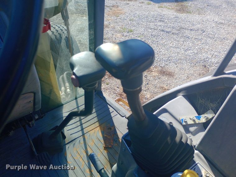 image for item EN8643 1994 New Holland 555D backhoe