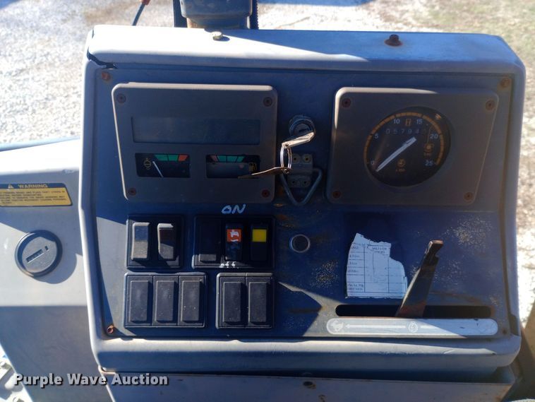 image for item EN8643 1994 New Holland 555D backhoe