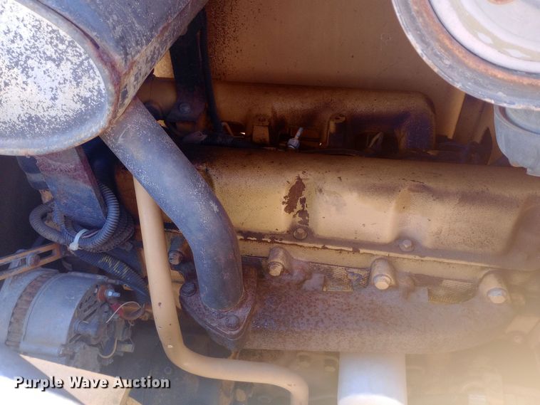 image for item EN8643 1994 New Holland 555D backhoe