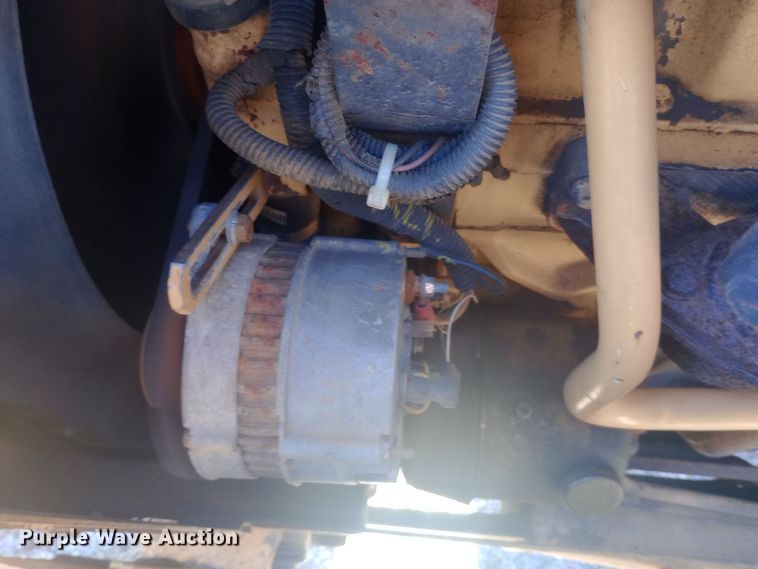 image for item EN8643 1994 New Holland 555D backhoe