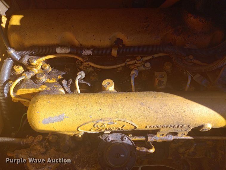 image for item EN8643 1994 New Holland 555D backhoe