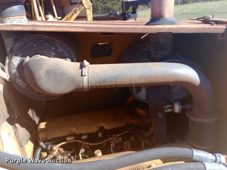 image for item EN8643 1994 New Holland 555D backhoe