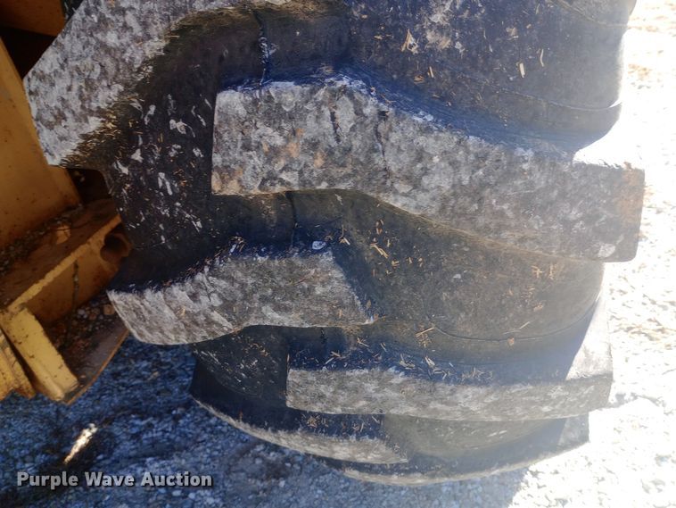 image for item EN8643 1994 New Holland 555D backhoe