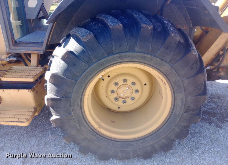 image for item EN8643 1994 New Holland 555D backhoe