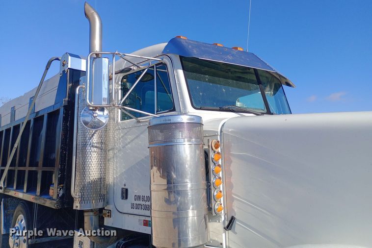 image for item EN8661 1989 Peterbilt  378 dump truck