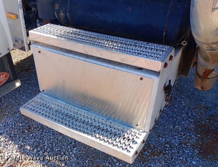 image for item EN8661 1989 Peterbilt  378 dump truck