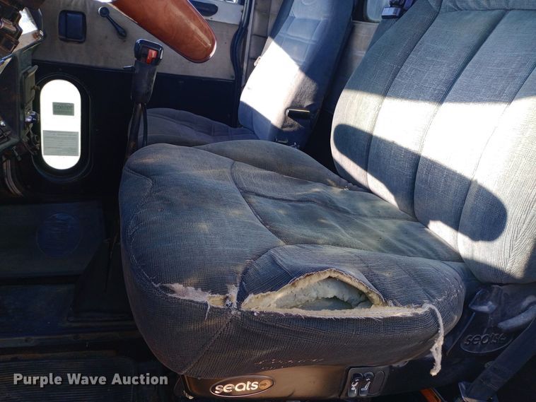 image for item EN8661 1989 Peterbilt  378 dump truck